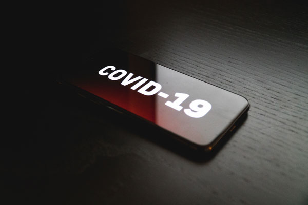 Covid-19-skylt